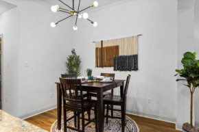 Beautiful 3bed 3bath min from LSU and Mall